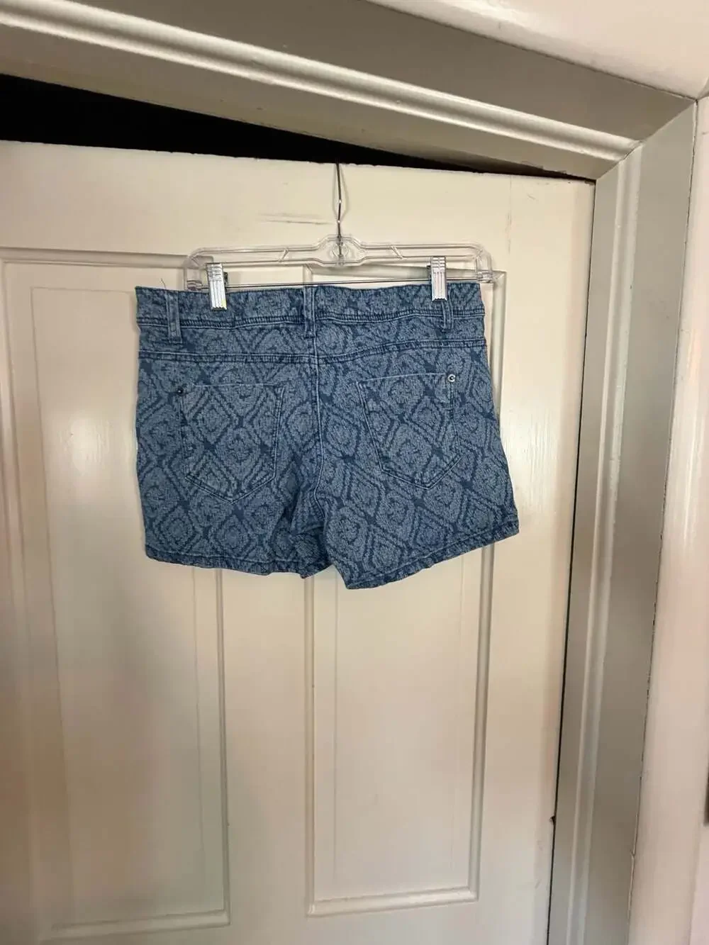 COLOUR by Cotton On Blue Abstract Geometric Print Denim Shorts Size 8 (US)